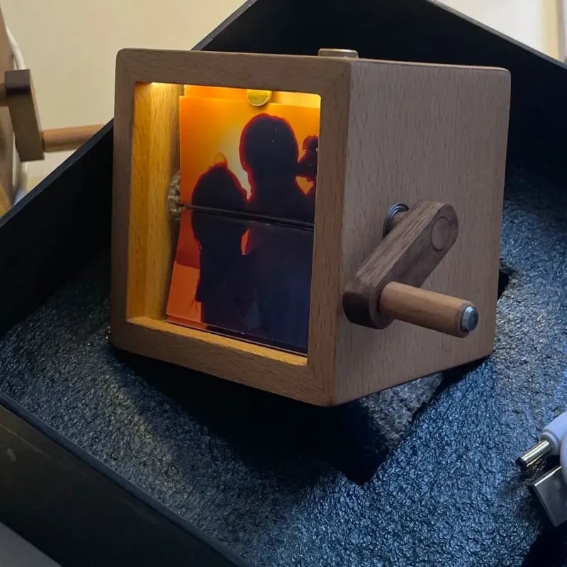 📸DIY Custom Photo🎁🎁 Personalized Flip Frame Mechanical Hand-cranked Photo Album Plus with Light
