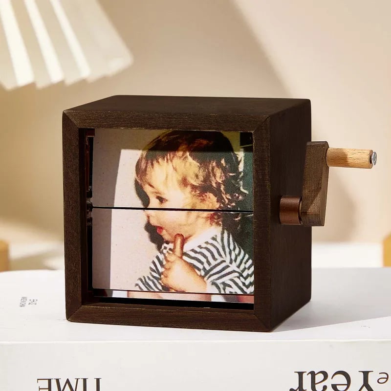 📸DIY Custom Photo🎁🎁 Personalized Flip Frame Mechanical Hand-cranked Photo Album Plus with Light